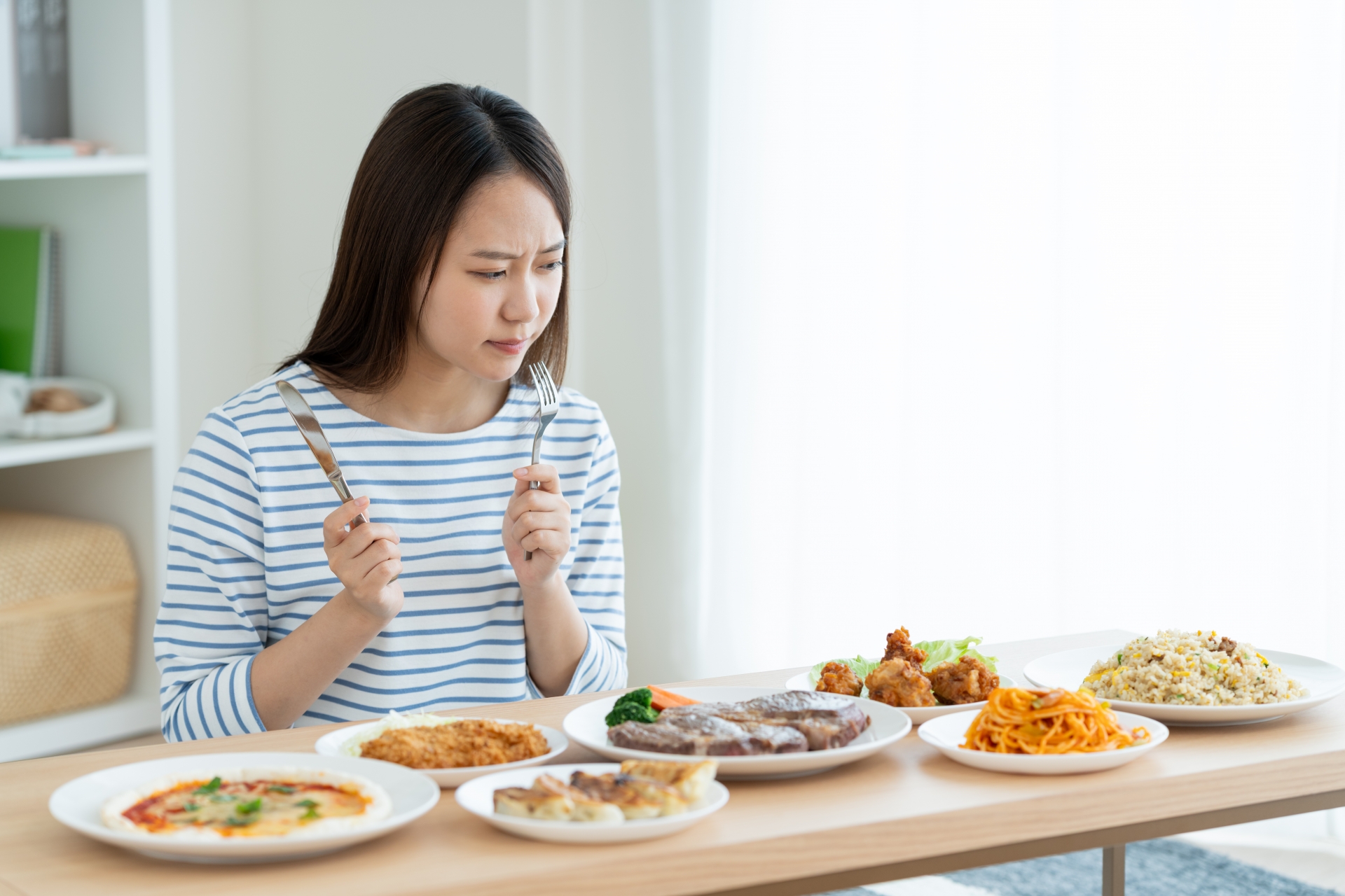 ダイエット中にお腹空いたら何食べる？間食に最強のコンビニおやつのおすすめや夜に小腹が空いた時の対処法