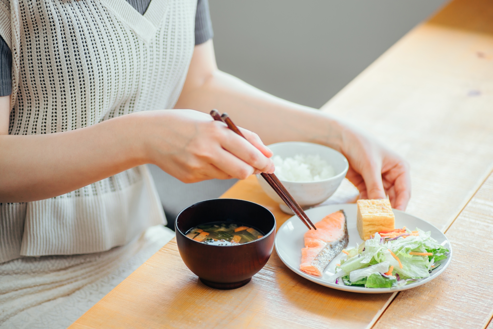1ヶ月で5キロ痩せる食事メニュー！本気ダイエットでリバウンドしない方法とコンビニ商品も紹介